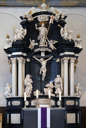 blick auf den barocken Altar in St. Lorenz Travemünde