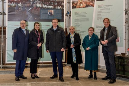 Menschen in einer Kirche  - Copyright: Oliver Beck 