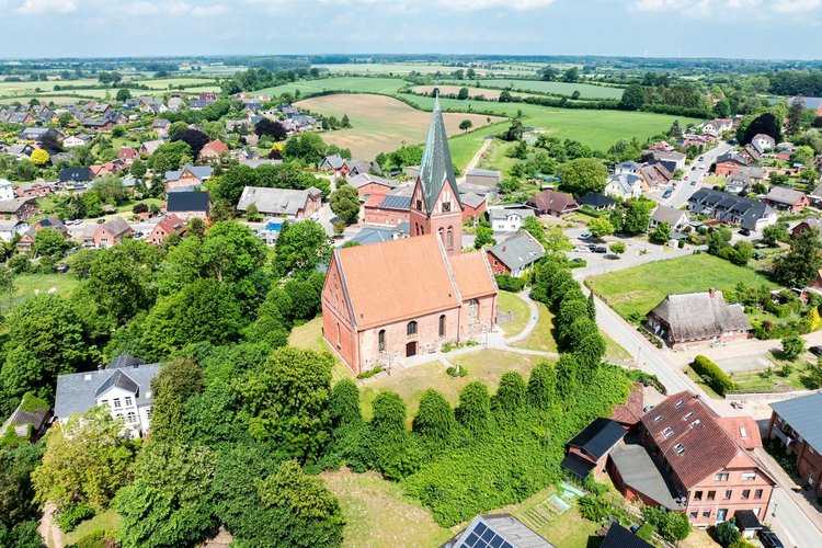Luftbild einer Kirche - Copyright: Oliver Beck
