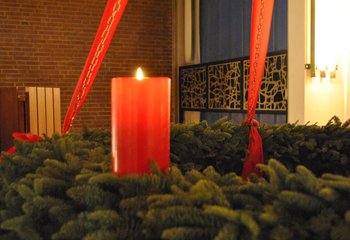 Adventskranz in der Auferstehungskirche Lübeck - Copyright: Pastor Arne Kutsche