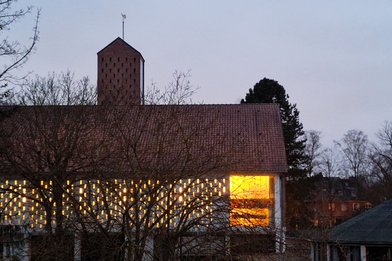 Auferstehungskirche Lübeck am Abend - Copyright: Pastor Arne Kutsche