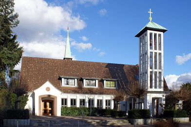 Außenansicht der Martin-Luther-Kirche Wentorf - Copyright: Manfred Maronde